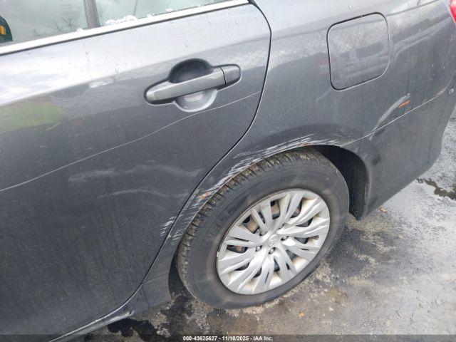 Toyota Camry Le Image 8