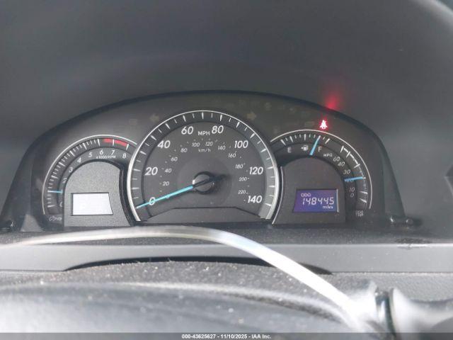 Toyota Camry Le Image 4