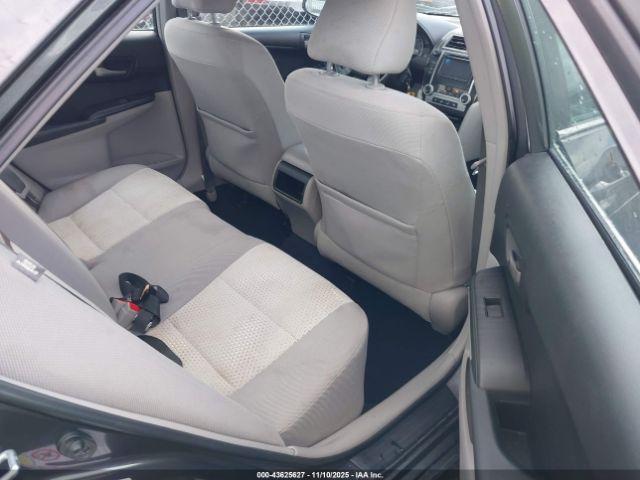 Toyota Camry Le Image 7