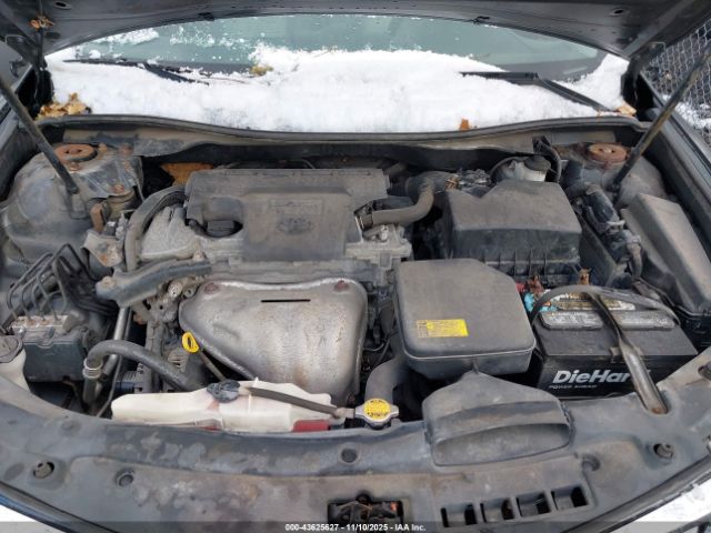 Toyota Camry Le Image 10