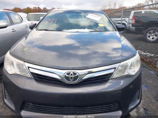 Toyota Camry Le Image 15