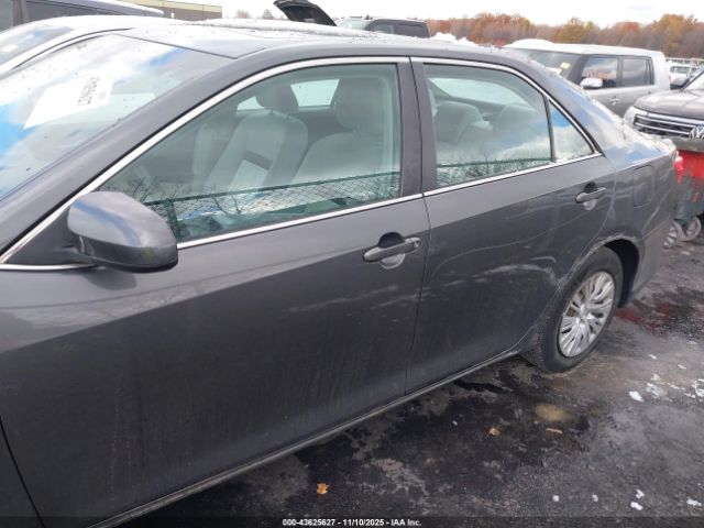 Toyota Camry Le Image 13