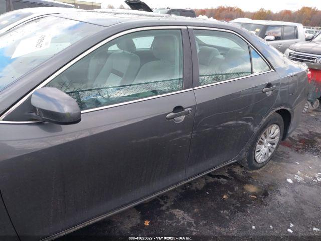 Toyota Camry Le Image 13