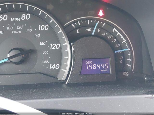 Toyota Camry Le Image 14