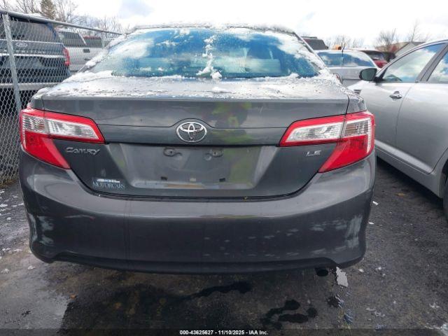 Toyota Camry Le Image 18