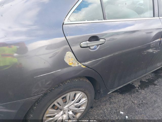 Toyota Camry Le Image 3