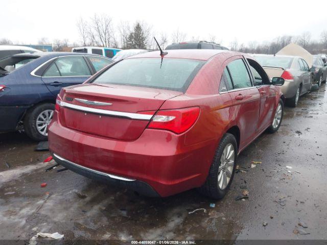 Chrysler 200 Touring Image 4