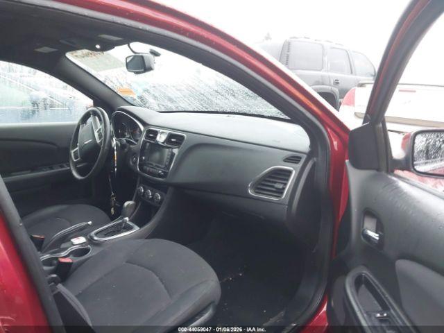 Chrysler 200 Touring Image 8