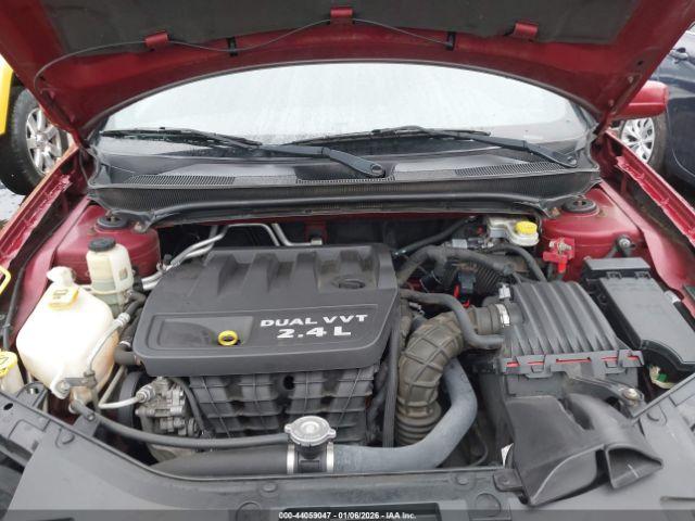 Chrysler 200 Touring Image 10