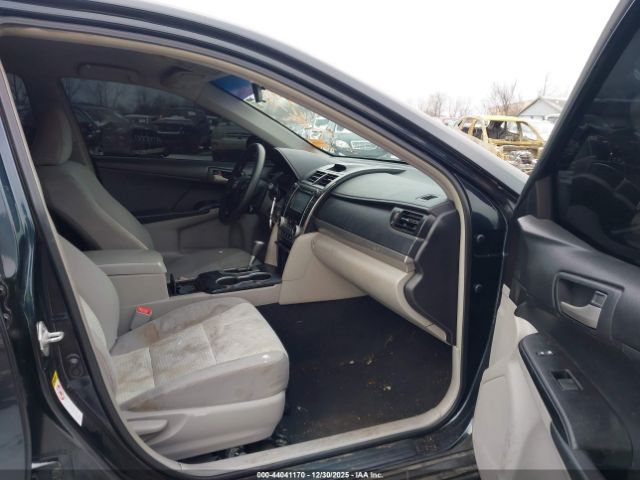 Toyota Camry Le Image 14