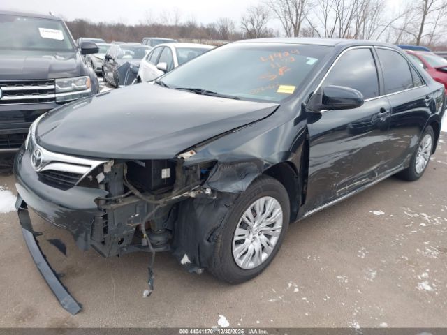 Toyota Camry Le Image 9