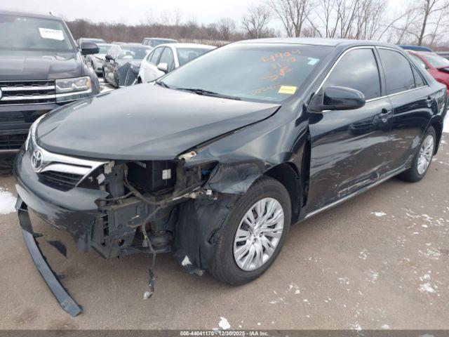 Toyota Camry Le Image 9