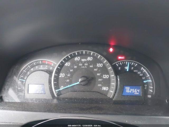 Toyota Camry Le Image 10