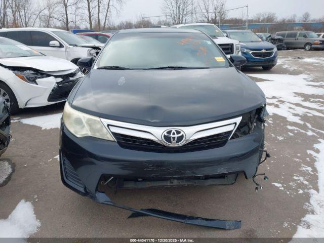 Toyota Camry Le Image 17