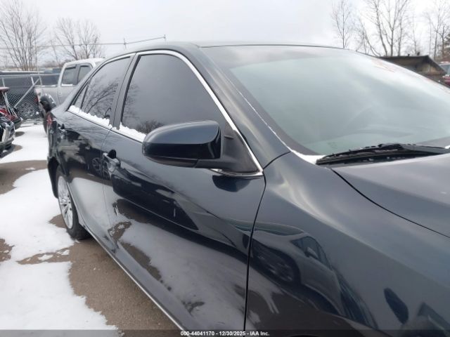 Toyota Camry Le Image 5