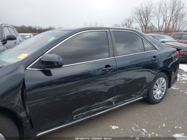 Toyota Camry Le Image 6