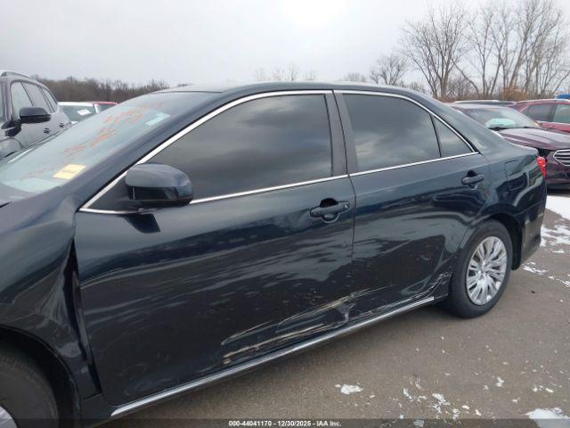 Toyota Camry Le Image 6