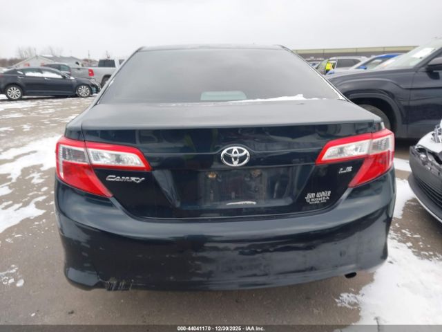 Toyota Camry Le Image 4