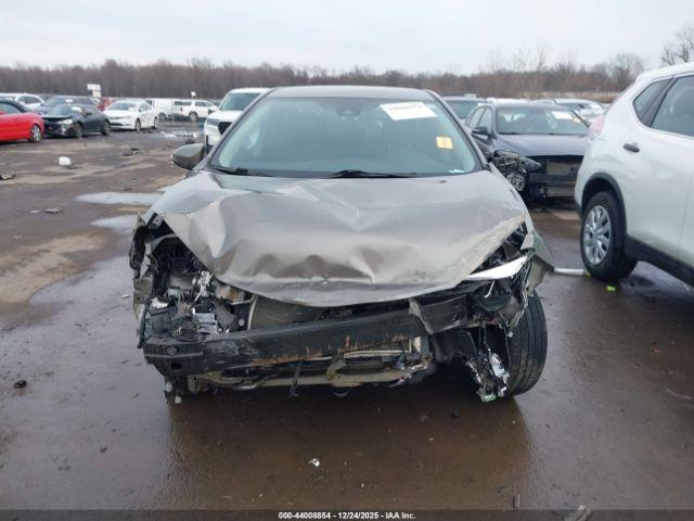 Toyota Corolla Se Image 6