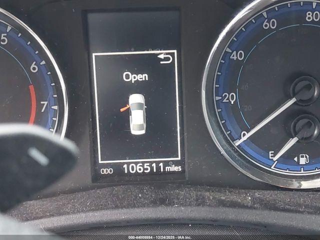 Toyota Corolla Se Image 12