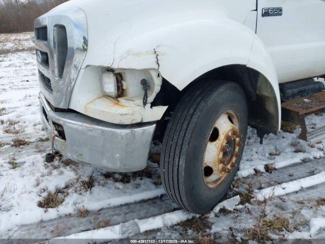 Ford F-650 Image 7