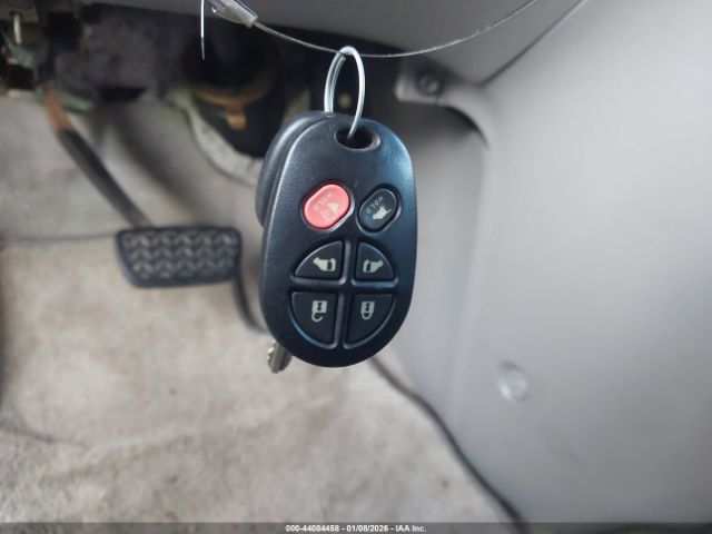 Toyota Sienna Xle Image 8