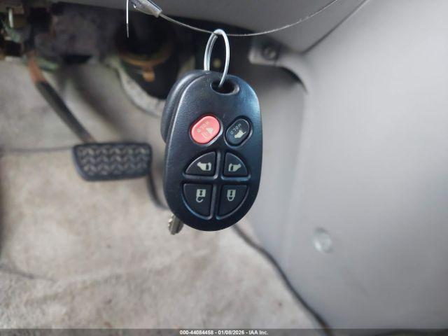 Toyota Sienna Xle Image 8