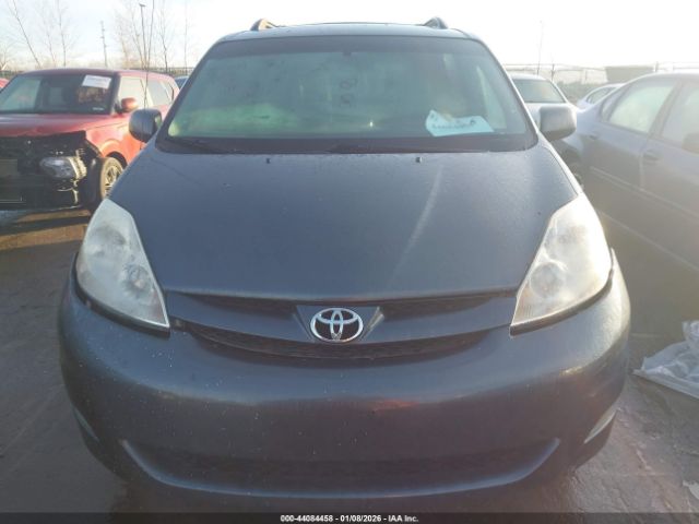 Toyota Sienna Xle Image 10