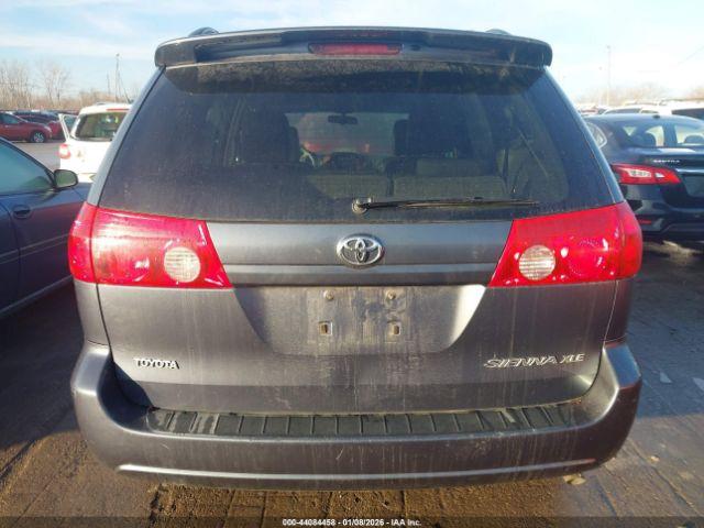 Toyota Sienna Xle Image 14