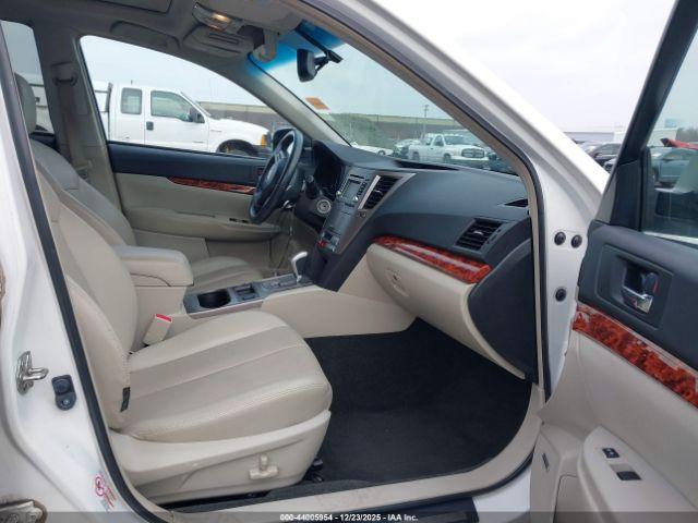 Subaru Outback 2.5i Limited Image 3