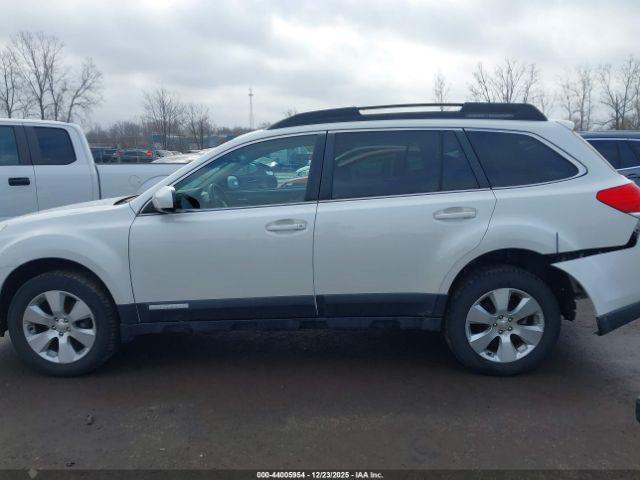 Subaru Outback 2.5i Limited Image 16