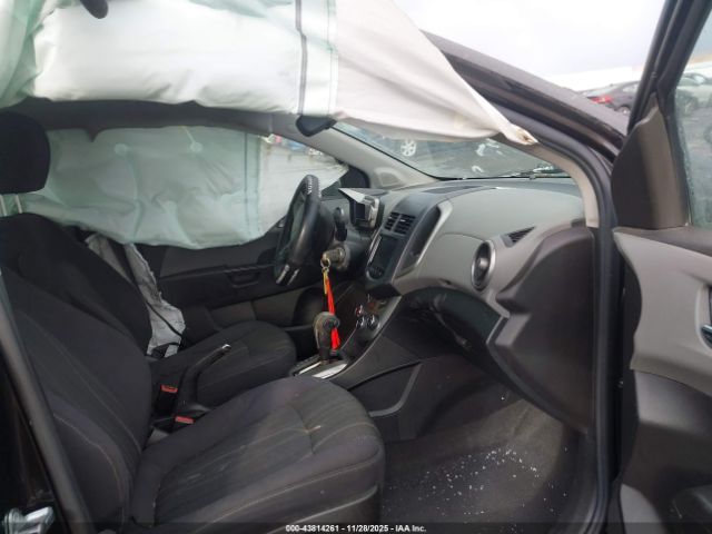 Chevrolet Sonic Lt Auto Image 3