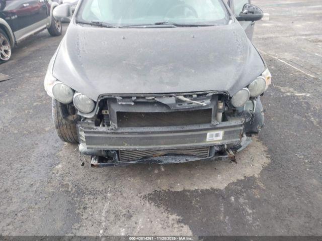 Chevrolet Sonic Lt Auto Image 14