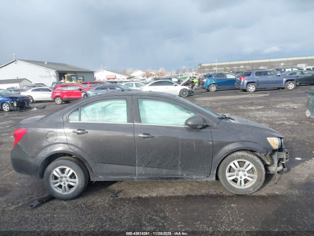 Chevrolet Sonic Lt Auto Image 9