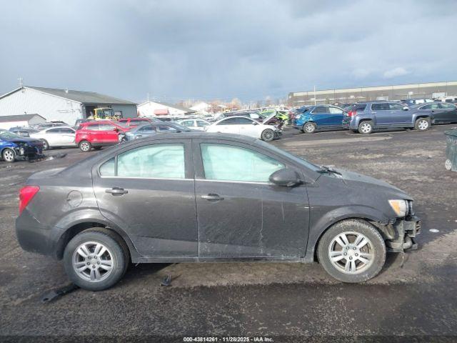 Chevrolet Sonic Lt Auto Image 9