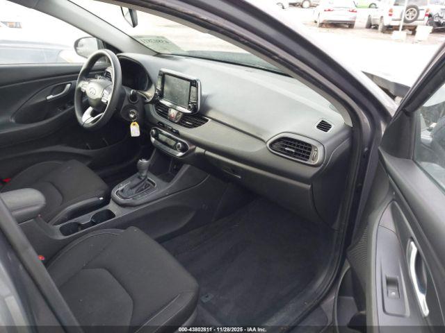 Hyundai ELANTRA Image 4