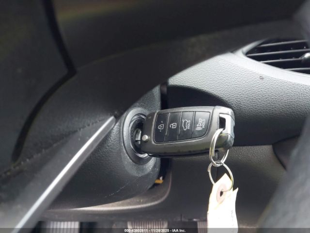 Hyundai ELANTRA Image 6