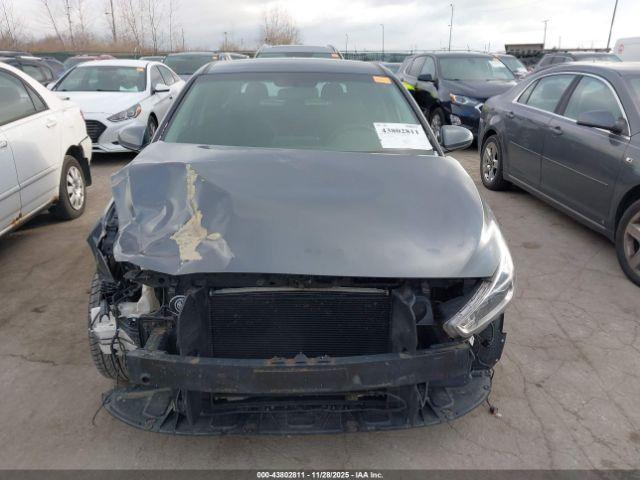 Hyundai ELANTRA Image 11