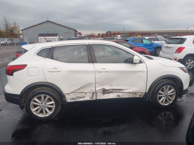 Nissan Rogue S Image 7