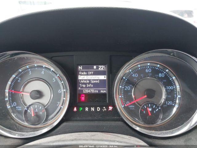 Chrysler Town & Country Touring Image 5