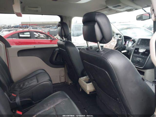 Chrysler Town & Country Touring Image 11