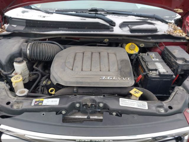 Chrysler Town & Country Touring Image 9