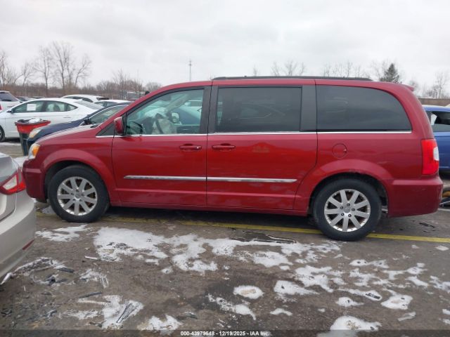 Chrysler Town & Country Touring Image 13