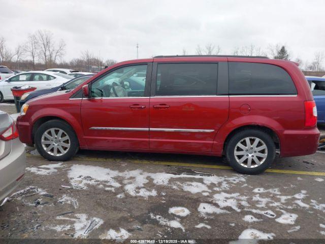 Chrysler Town & Country Touring Image 13