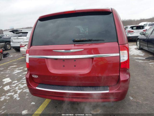 Chrysler Town & Country Touring Image 14