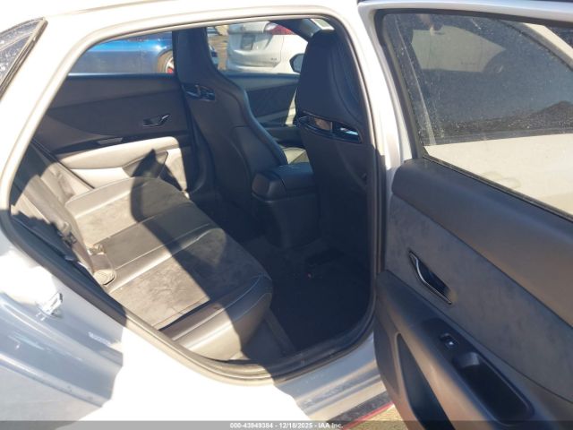 Hyundai ELANTRA Image 11