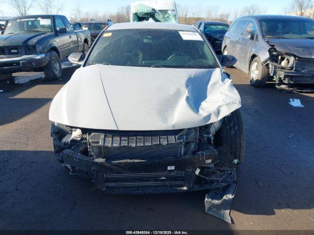 Hyundai ELANTRA Image 10