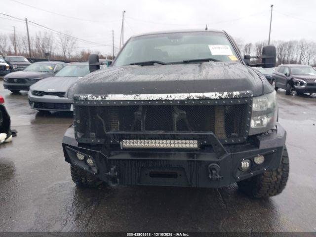 Chevrolet Silverado 2500 Lt Image 15