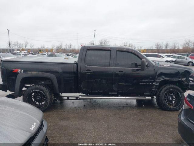 Chevrolet Silverado 2500 Lt Image 13