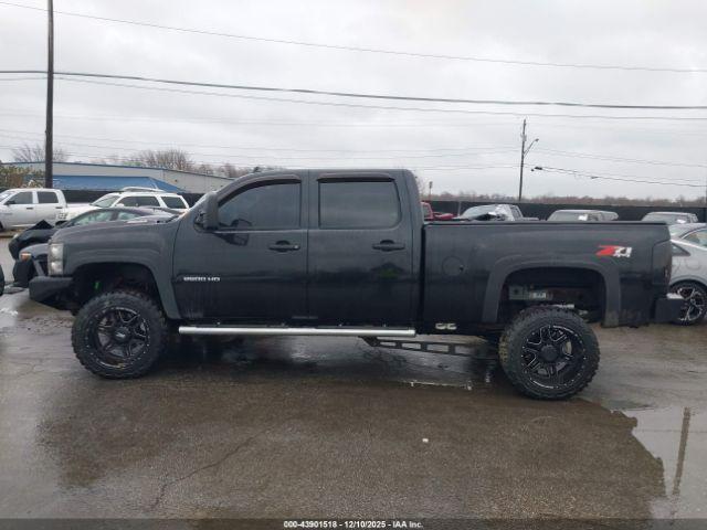 Chevrolet Silverado 2500 Lt Image 2